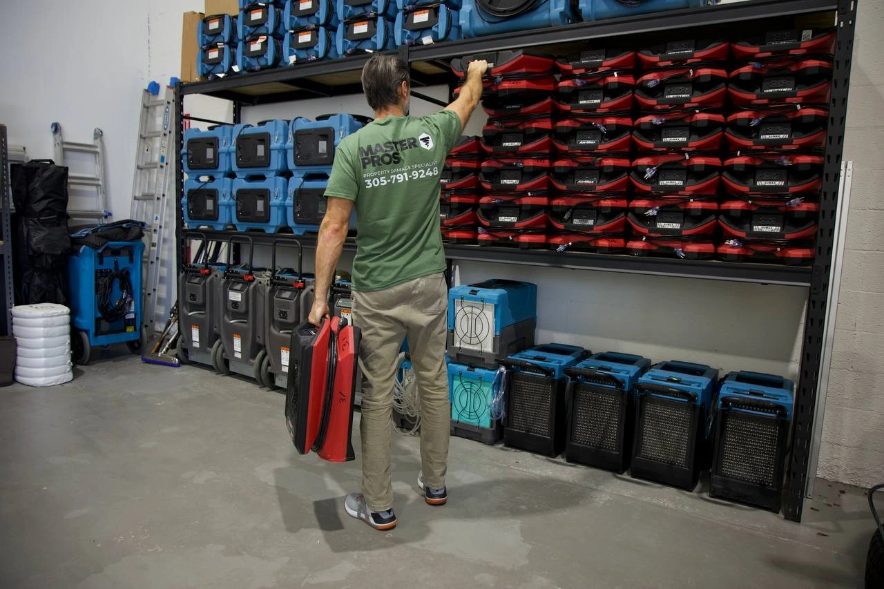 Commercial mold remediation containment and air filtration in a South Florida property