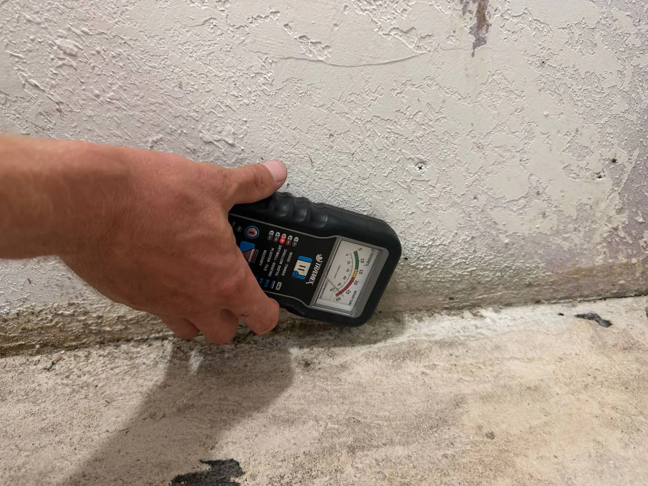 Thermal imaging during mold inspection